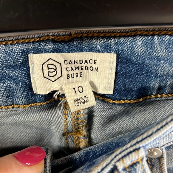 Candace Cameron Bure Stretch Jeans - Picture 2 of 4